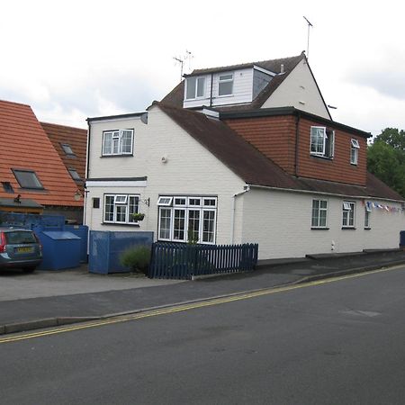 Penryn Guest House, Ensuite Rooms, Free Parking And Free Wifi Stratford-upon-Avon Kültér fotó