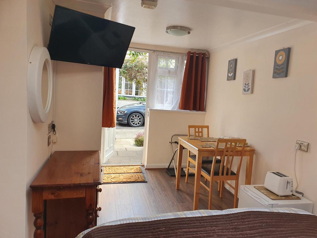Penryn Guest House, Ensuite Rooms, Free Parking And Free Wifi Stratford-upon-Avon Kültér fotó