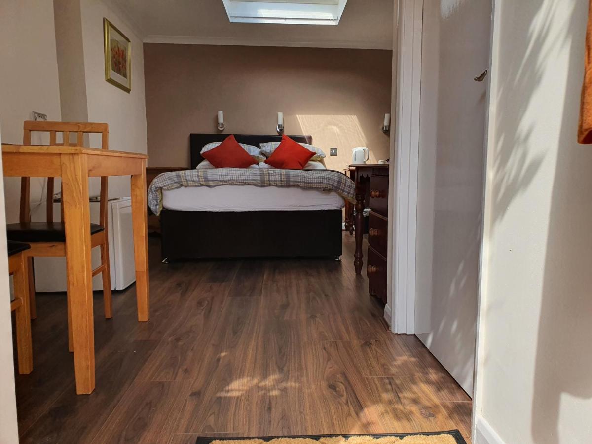 Penryn Guest House, Ensuite Rooms, Free Parking And Free Wifi Stratford-upon-Avon Kültér fotó