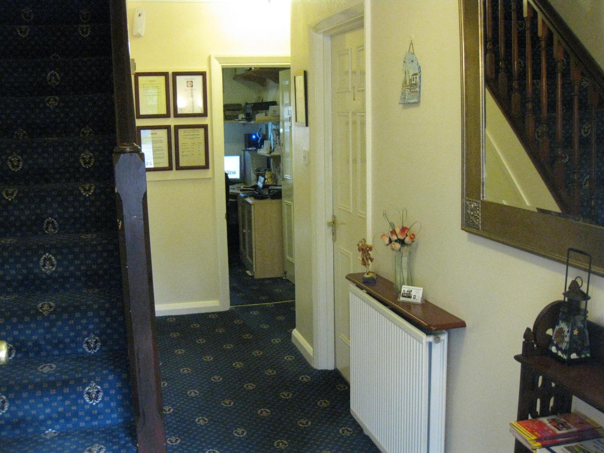 Penryn Guest House, Ensuite Rooms, Free Parking And Free Wifi Stratford-upon-Avon Kültér fotó