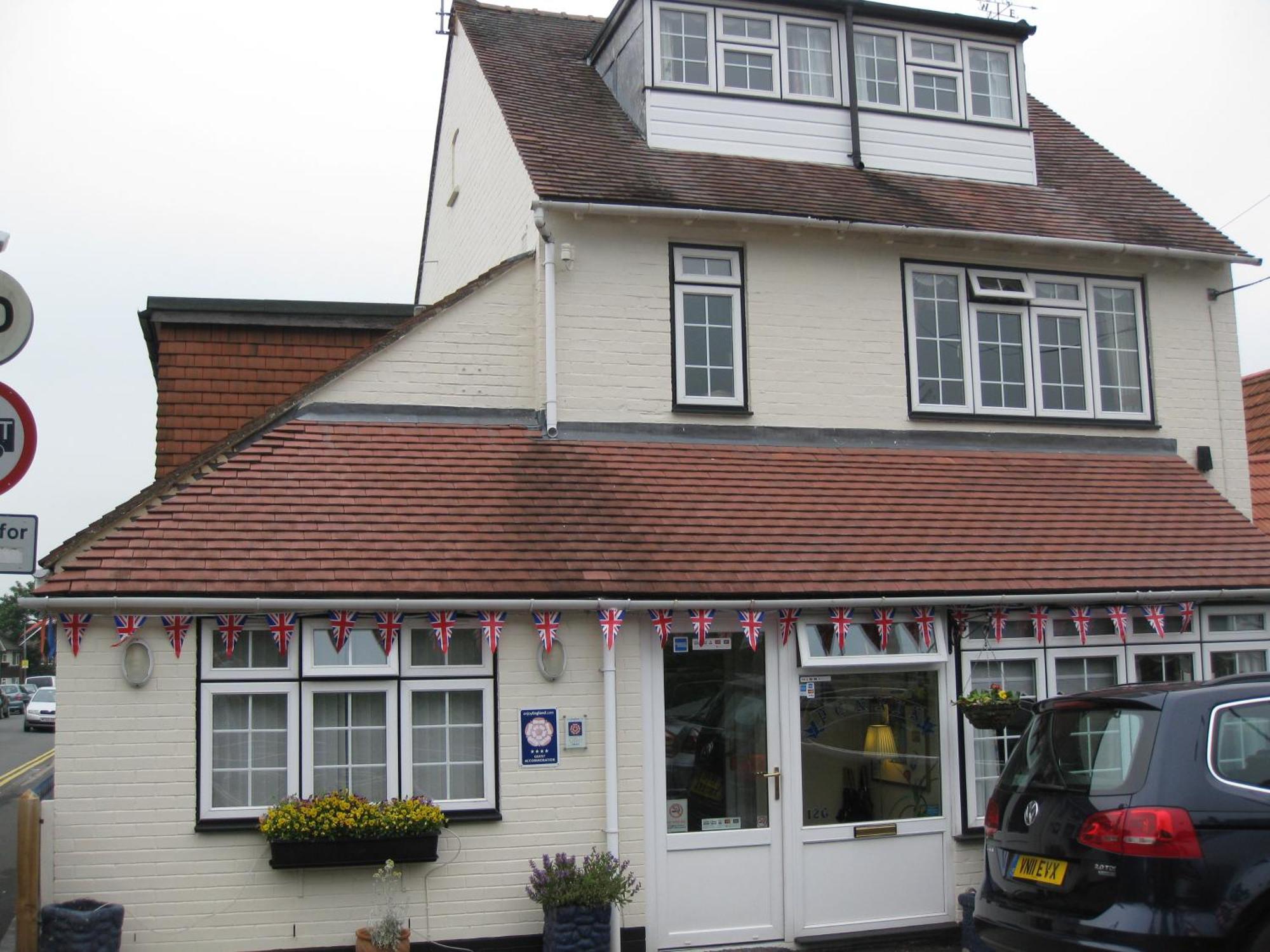 Penryn Guest House, Ensuite Rooms, Free Parking And Free Wifi Stratford-upon-Avon Kültér fotó