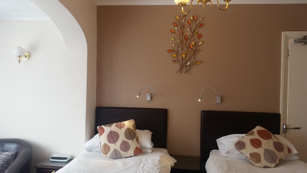 Penryn Guest House, Ensuite Rooms, Free Parking And Free Wifi Stratford-upon-Avon Kültér fotó