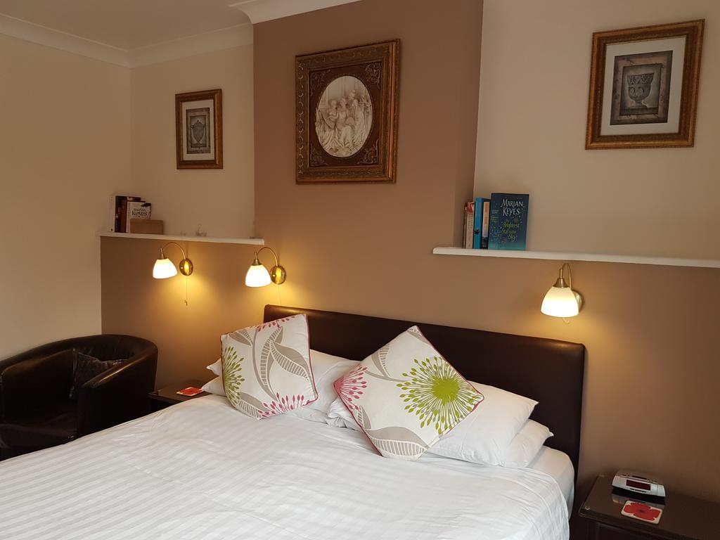 Penryn Guest House, Ensuite Rooms, Free Parking And Free Wifi Stratford-upon-Avon Kültér fotó