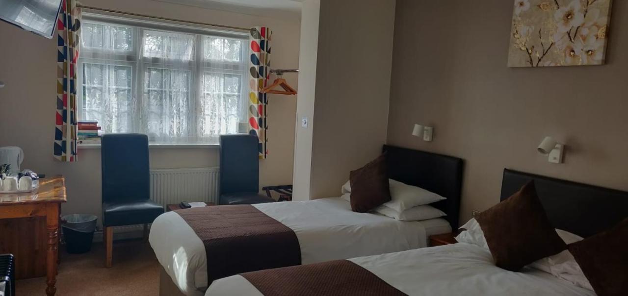 Penryn Guest House, Ensuite Rooms, Free Parking And Free Wifi Stratford-upon-Avon Kültér fotó